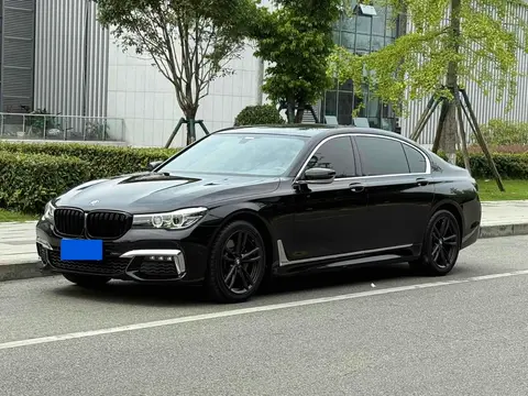 24万拿下18年宝马730Li，8.7万公里，豪华座驾轻松拥有？