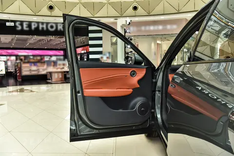 买新车过新年，开红旗HS6 PHEV，里里外外都有面 是款插混SUV真香！