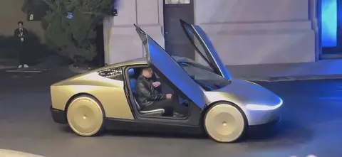 马斯克换了个2万美元发型来上海谈FSD？事实是本人并没来……