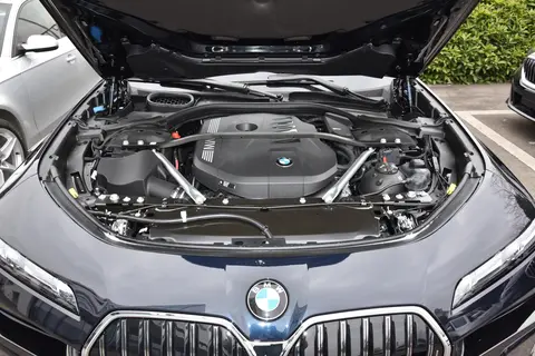 宝马7系740Li尊享型豪华套装 和740Li 尊享型 M运动套装的差异？